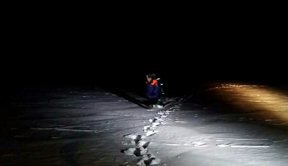 Северодвинские спасатели помогли выбраться заблудившемуся рыбаку